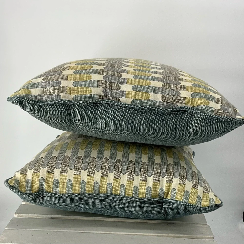 Pair 18 x 18 Overstuffed Large Geometric Patterned Tweed Throw accent Pillows